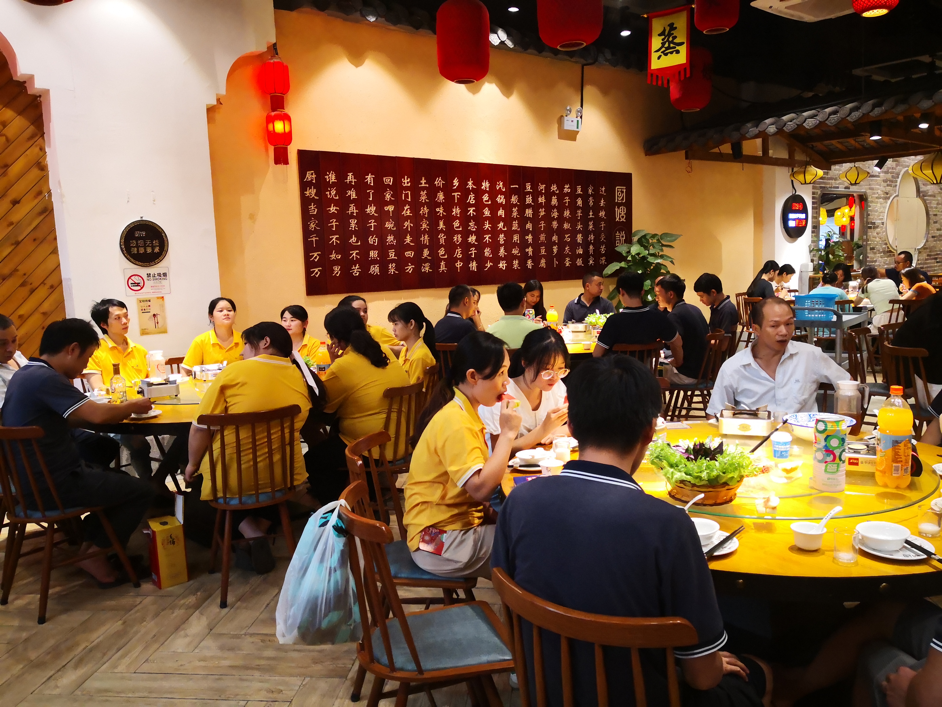 情暖中秋,江山来举行员工聚餐活动 情暖中秋,江山来举行员工聚餐活动